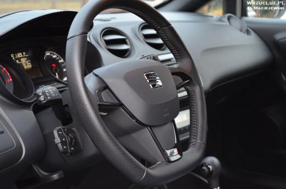 Seat Ibiza Cupra wnętrze od kierowcy
